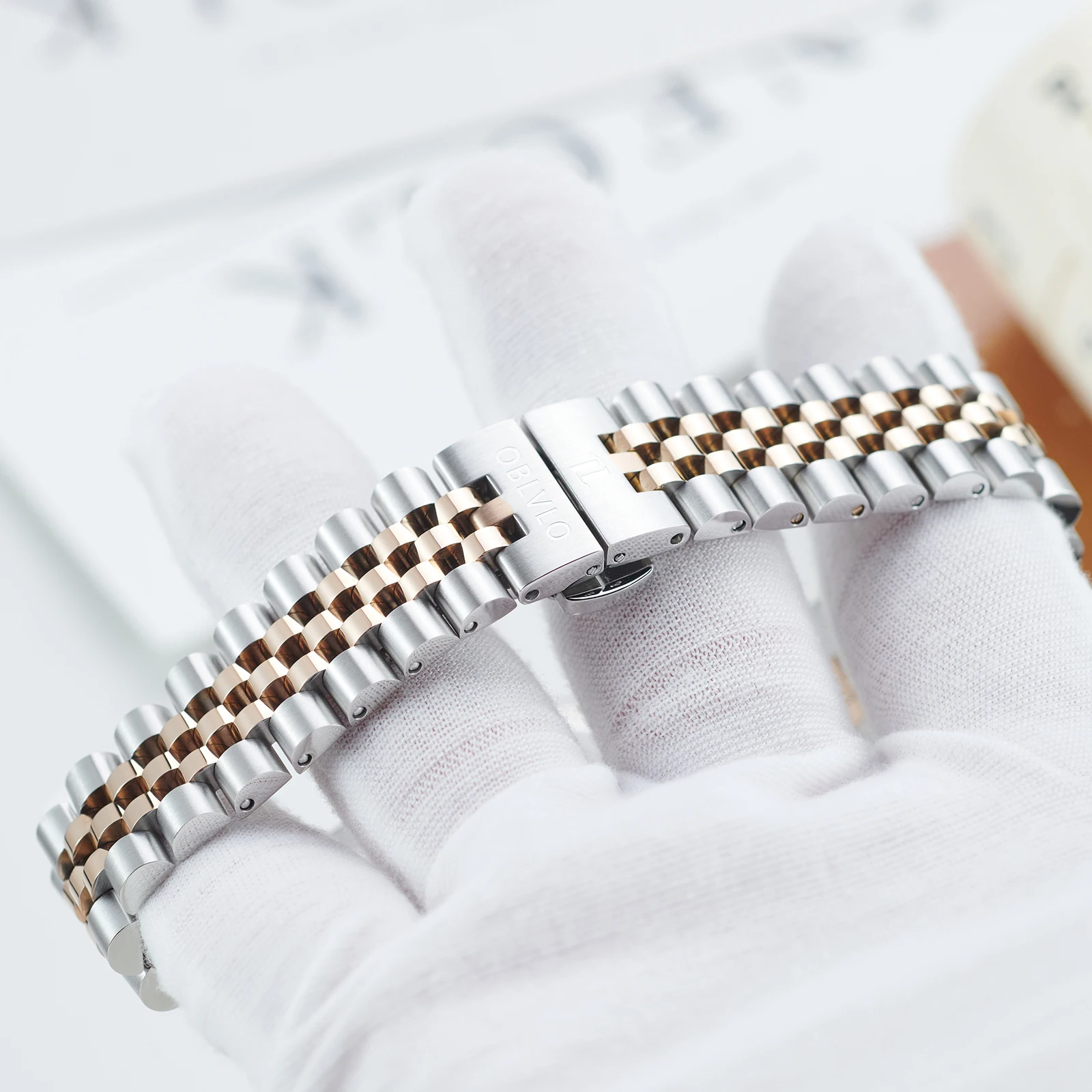 OBLVLO ساعة رجالية أنيقة مرصعة بالألماس بسوار بلون...