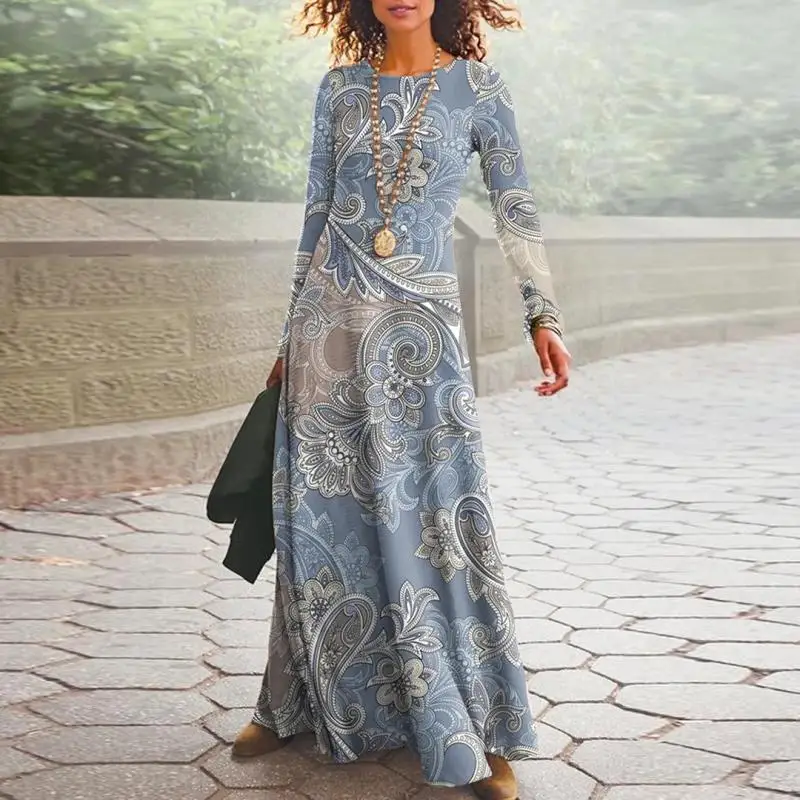 

Plus Size Women's Blue Scoop Neck Long Sleeve Graphic Pockets Maxi Dress