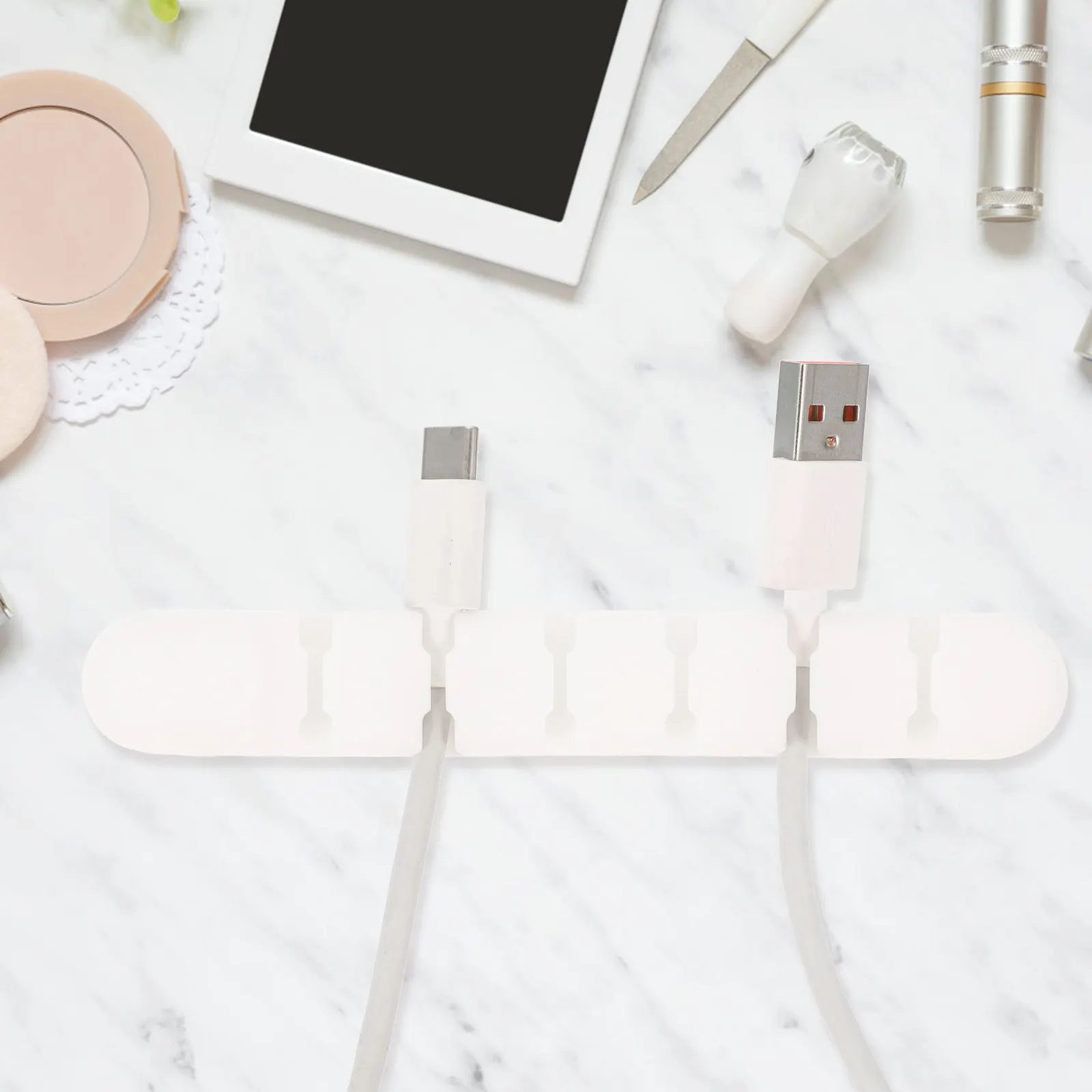 2Pcs 울트라 스티커형 케이블 정리대, 키보드, 마우스, 헤드폰, USB 케이블을 위한 데스크 케이블 홀더, 깨끗하고 정돈된 작업 공간을 위한 제품