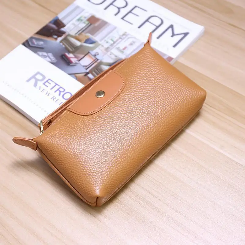 Il nuovo portafoglio da donna alla moda in morbida pelle con colori a contrasto è una borsa da polso portatile, di nicchia e versatile. - immagine 5