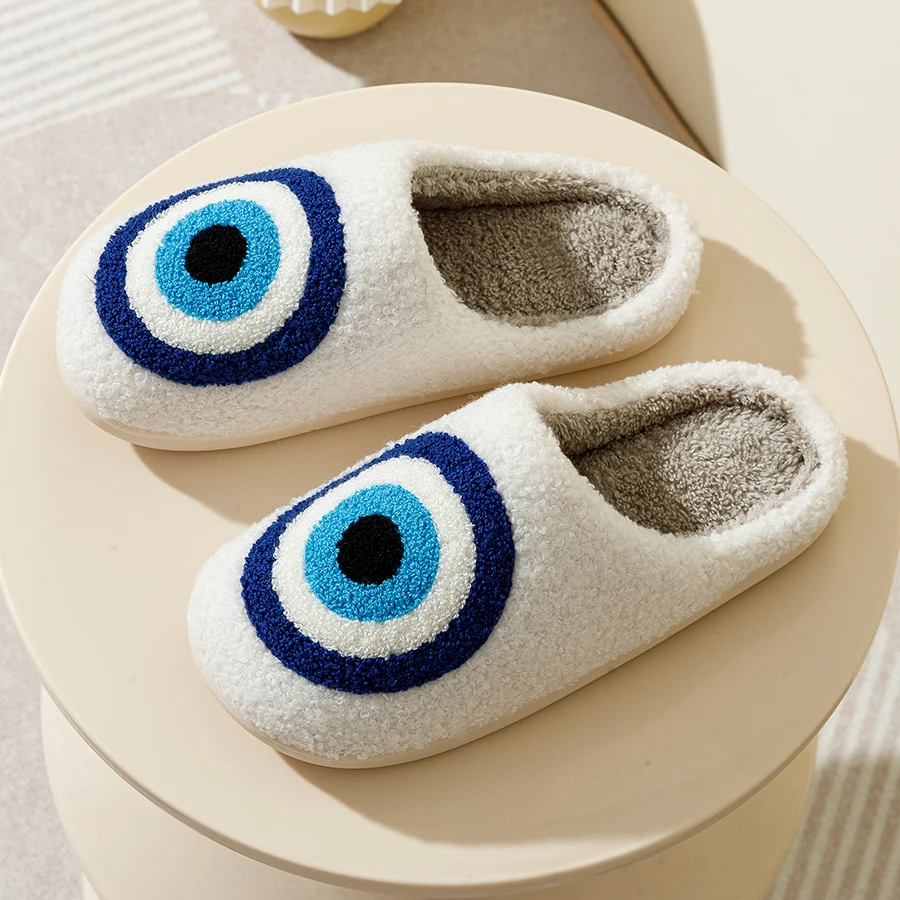 Pantoufles brodées bleues Evil Eyes pour hommes et femmes, chaussures à motifs à la mode, chaussures chaudes pour la maison, housses de sécurité, haute qualité