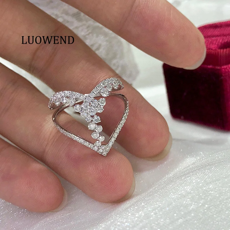 

LUOWEND 100% 18K White Gold Rings Elegant V-Shape Design 0.92carat Real Natural Diamond Ring for Women High Wedding Jewelry