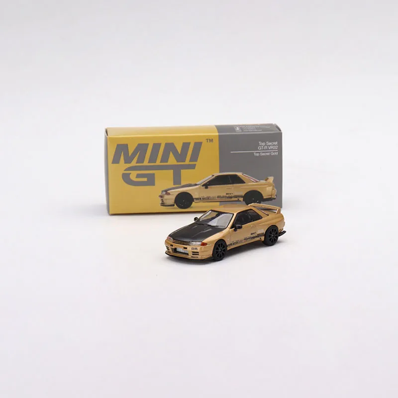 

Модель автомобиля из сплава MINI GT 1:64