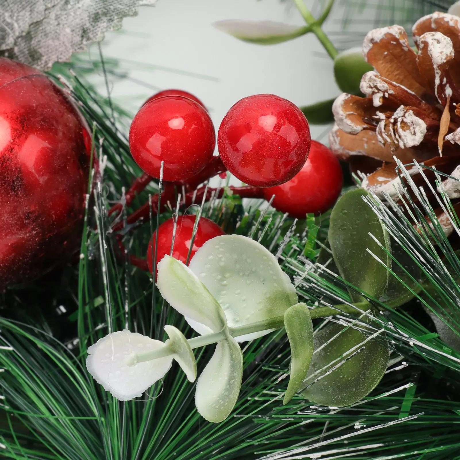 Рисунок 5 - Рождественская гирлянда из искусственного