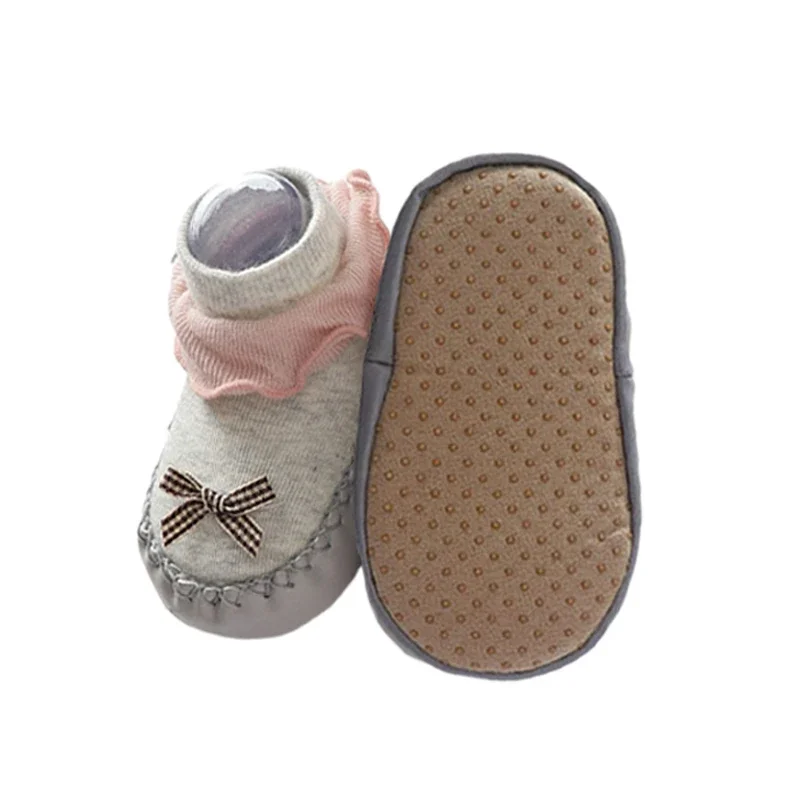 Nowe buty dziecięce z kokardką buty dla małego dziecka urocza skóra PU krawędziami z miękką podeszwą w stylu księżniczki antypoślizgowego noworodka skarpetki podłogowe 6-18 miesięcy