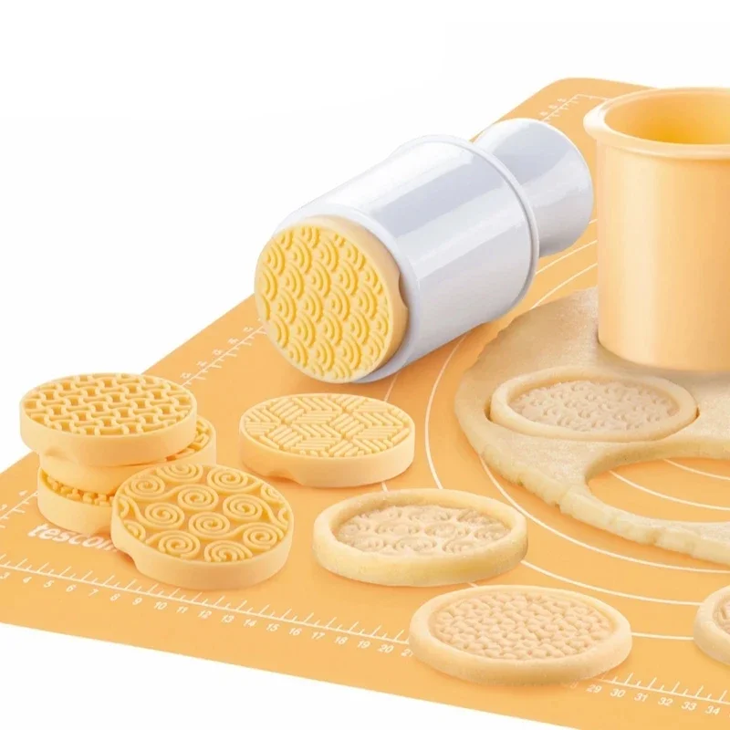 Cartoon Cookies Stamps Molds 6PCS/Lot Plunger Chocolate Fondant Cake Embosser Cutter Bakeware Kitchen DIY Cake Decorating Tools