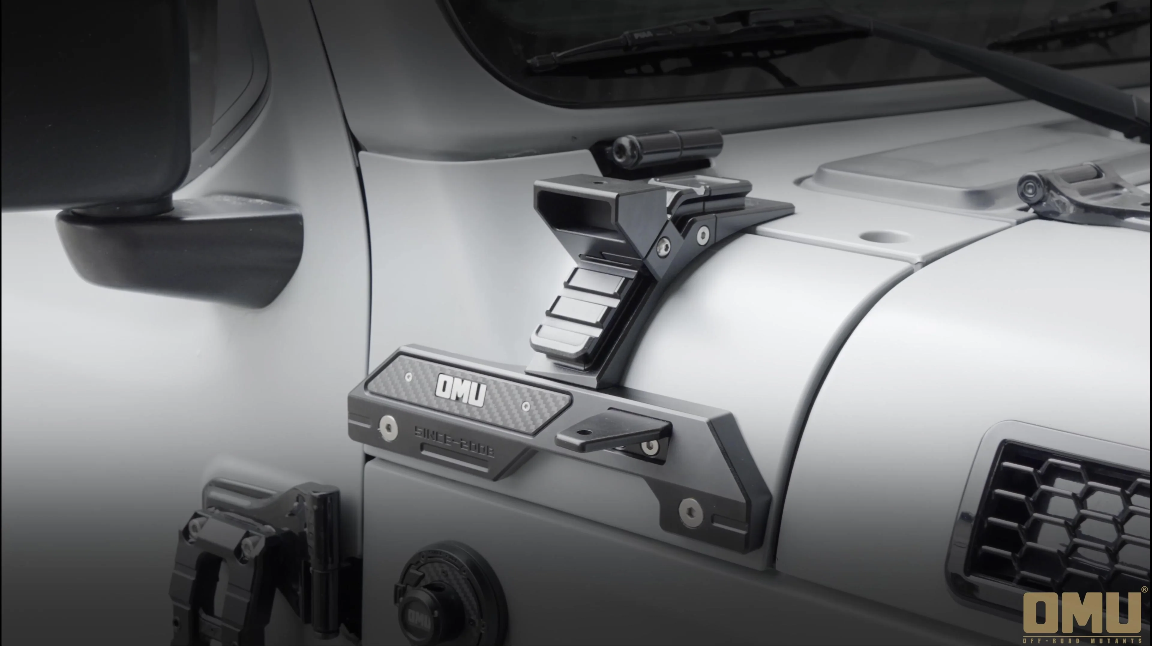 OMU 4X4 アルミ製Aピラーライトシステム取り付けブラケット ジープ