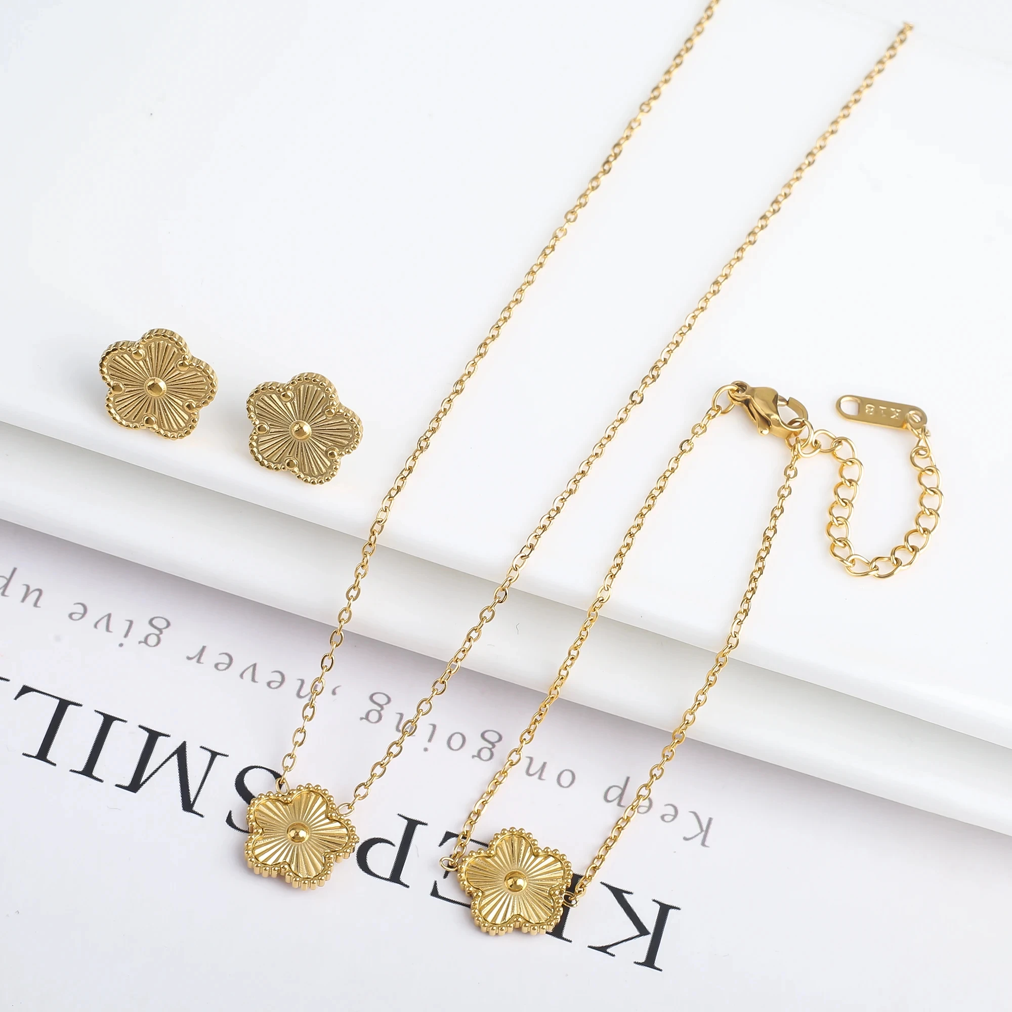 Popular clover clover stainless steel bracelet necklace earrings jewelry set luxury ladies high quality party jewelry gifts