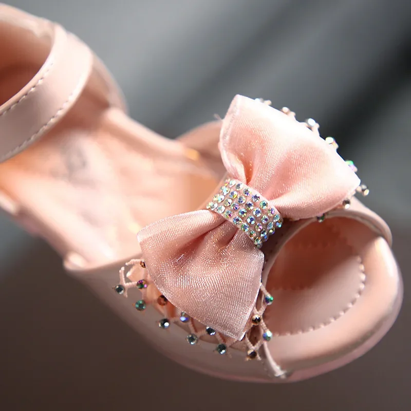 Zapatos de princesa con lazo para niñas, sandalias Peep Top de moda para fiesta, boda, zapatos de cuero para niños con diamantes de imitación de colores