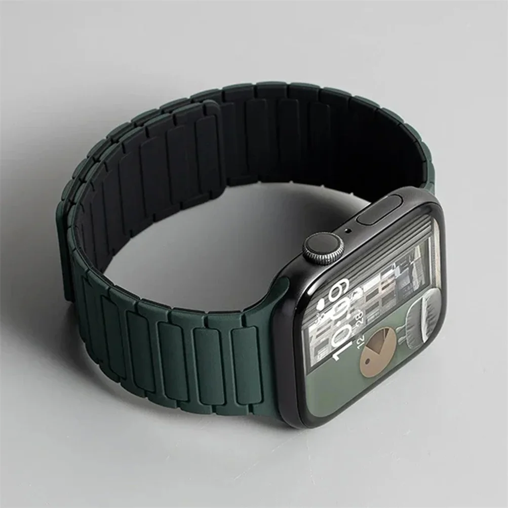 Magnetic Silicone Strap for Smartwatches - Stylish and Durable Design