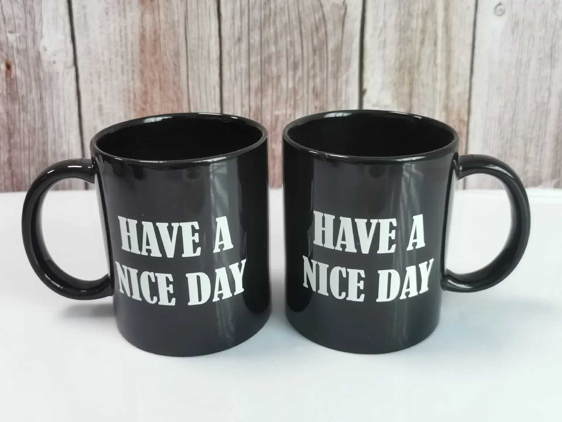 Vertikale Tasse mit Mittelfinger, urkomische Keramiktasse mit Anime-TV-Design, lustiges Geschenk für Erwachsene – Detail 10