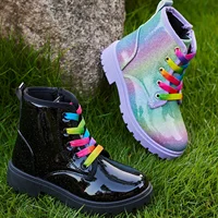 Stylische Lack Boots – Bild 2
