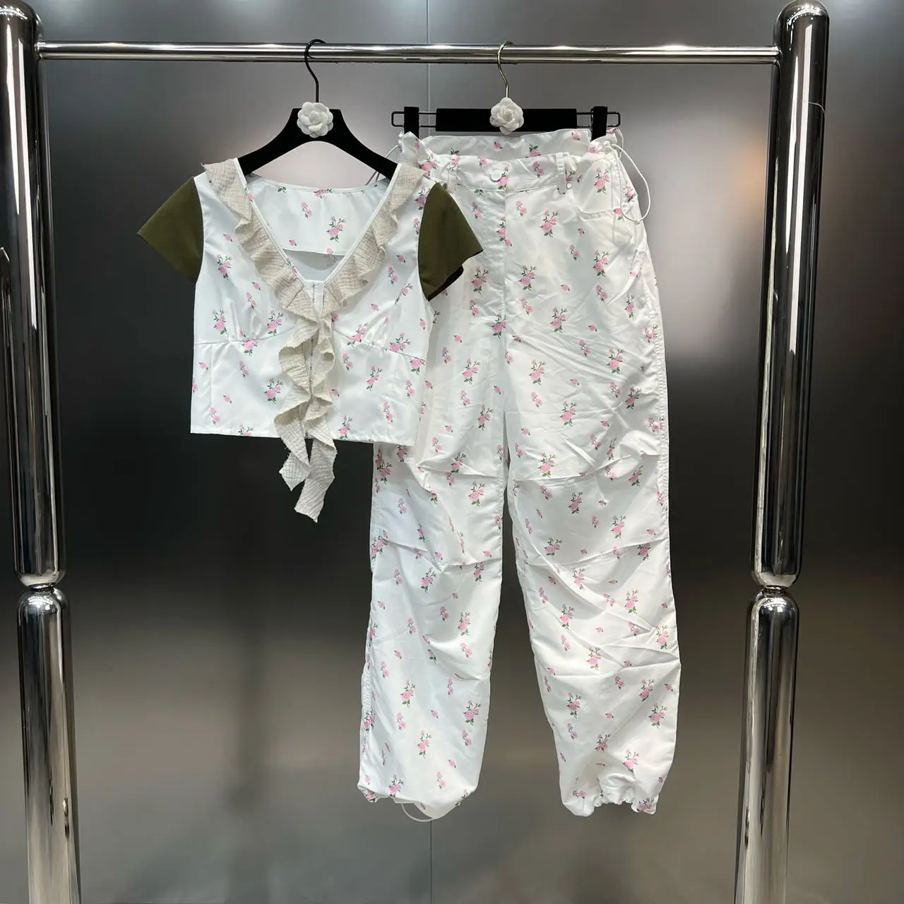 

2023 summer V-neck short sleeve ruffled small floral shirt T with straight pants pure to ins style suit