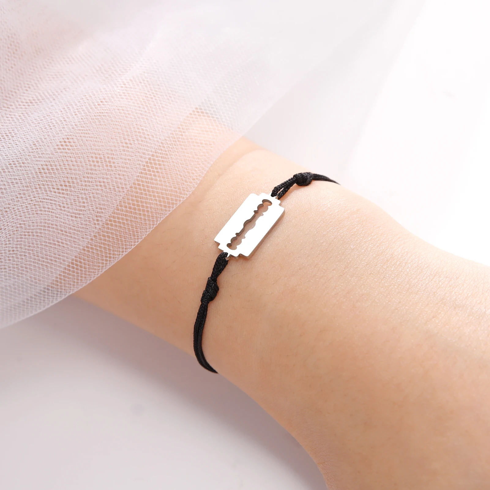 Kkjoy Edelstahl Silber Farbe Glück Rotes Seil Männlich Punk Rasierer Klinge Modell Hip-hop Armband Kette Armband Coole Schmuck geschenk – Detail 12