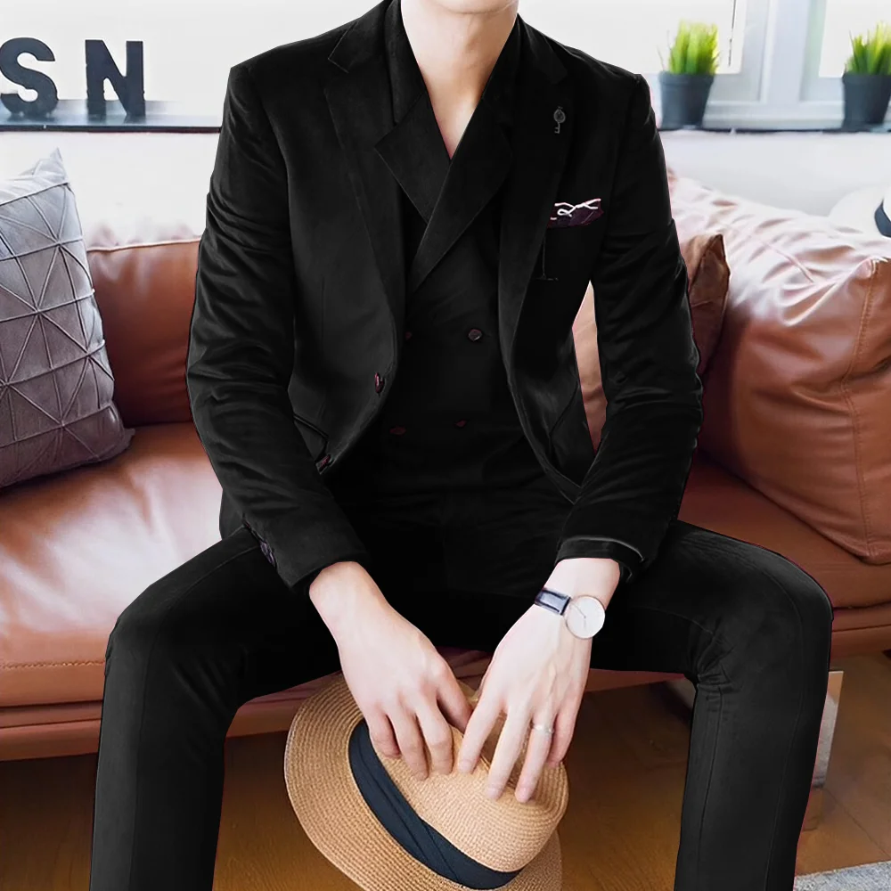 Рисунок 2 - Бархатный мужской костюм-тройка