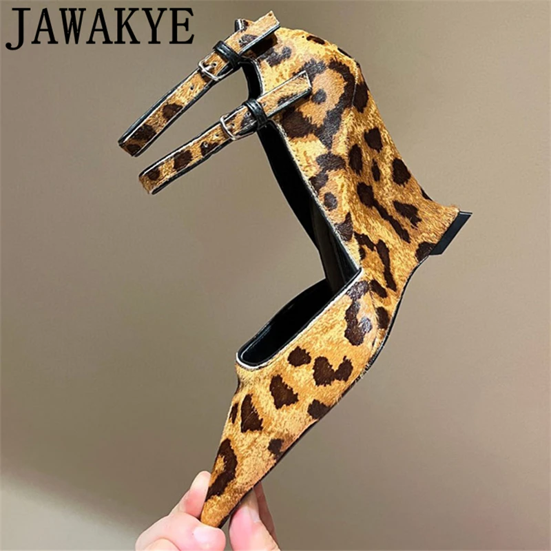 

2024 Summer Fashion Week Leopard Wedge Heel Sandals Women Pointed Toe Patent Leather Ankle Buckle Pumps Sexy Runway Party Shoes