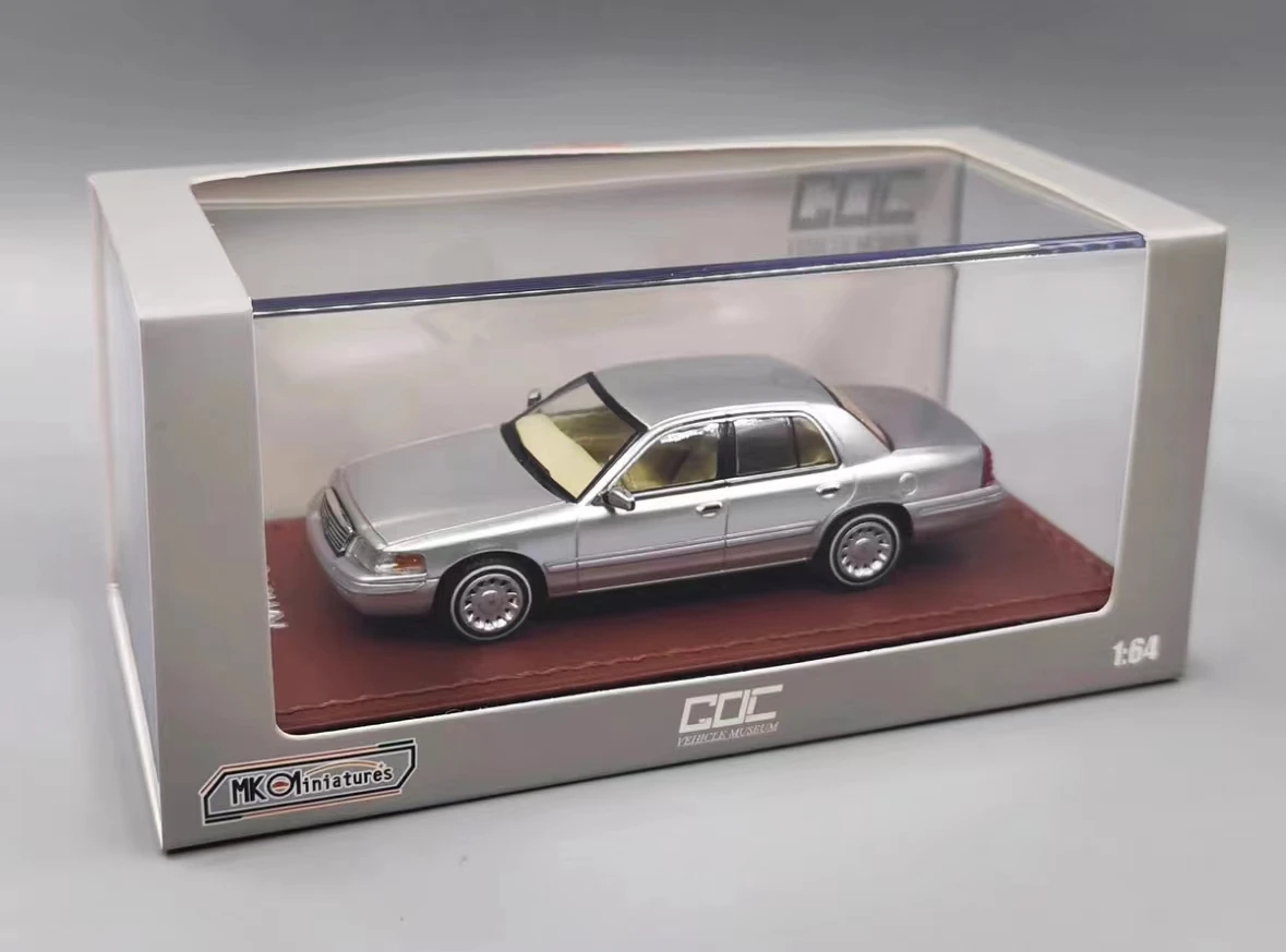 

GOC 1:64 Корона Виктория 2-го поколения, гражданская версия, металлик, серебро, ограниченная модель автомобиля 800