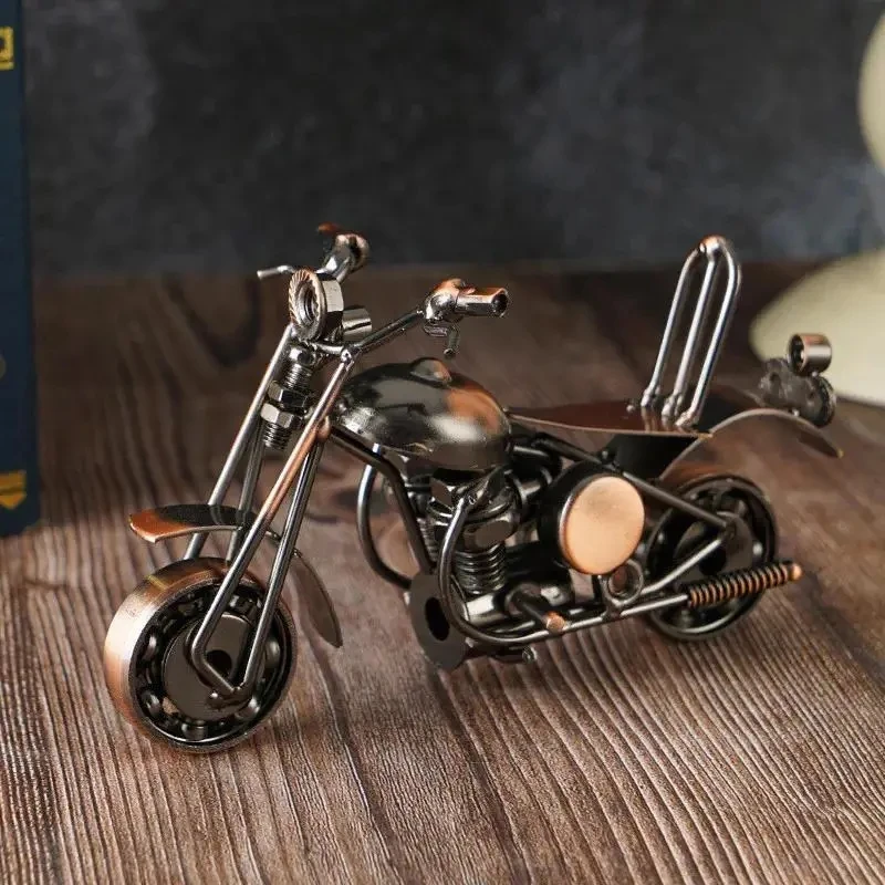 Sculpture de moto en fer vintage