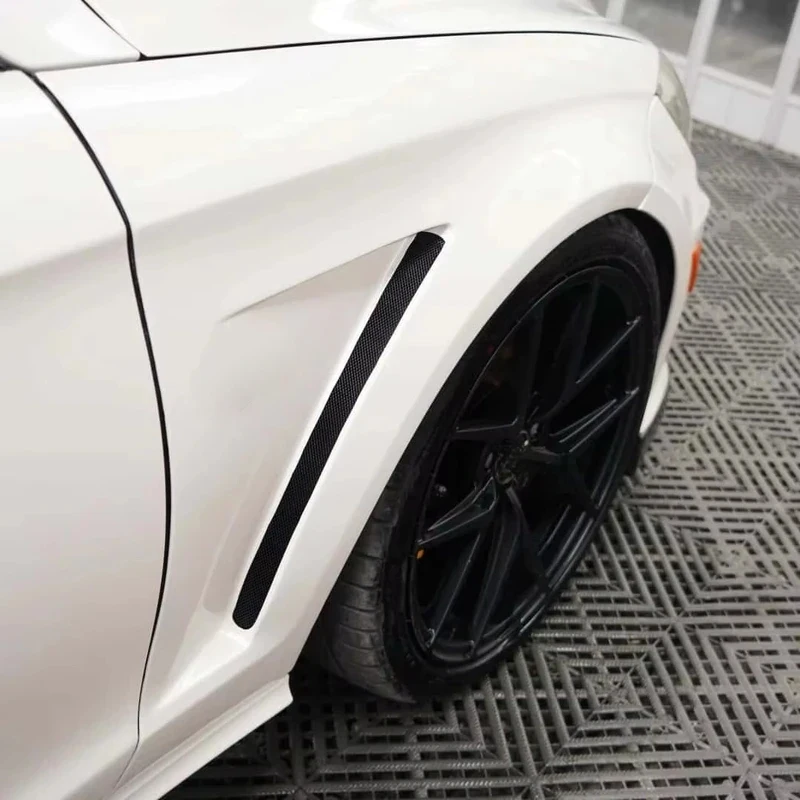 W218 CLS 2011-2018용 고품질 카본 파이버 통풍형 사이드 펜더