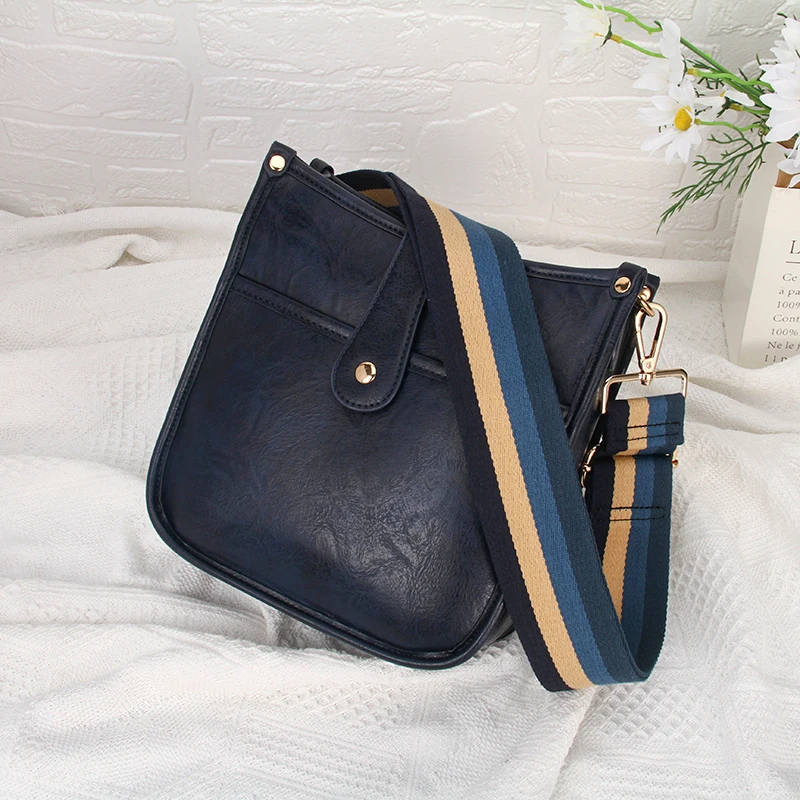 Retro Vegan Leather Soft Zipper Messenger Bag Lady Solid Color Wide Strap Shoulder Bag Casual Daily Multi-Pockets Handbag