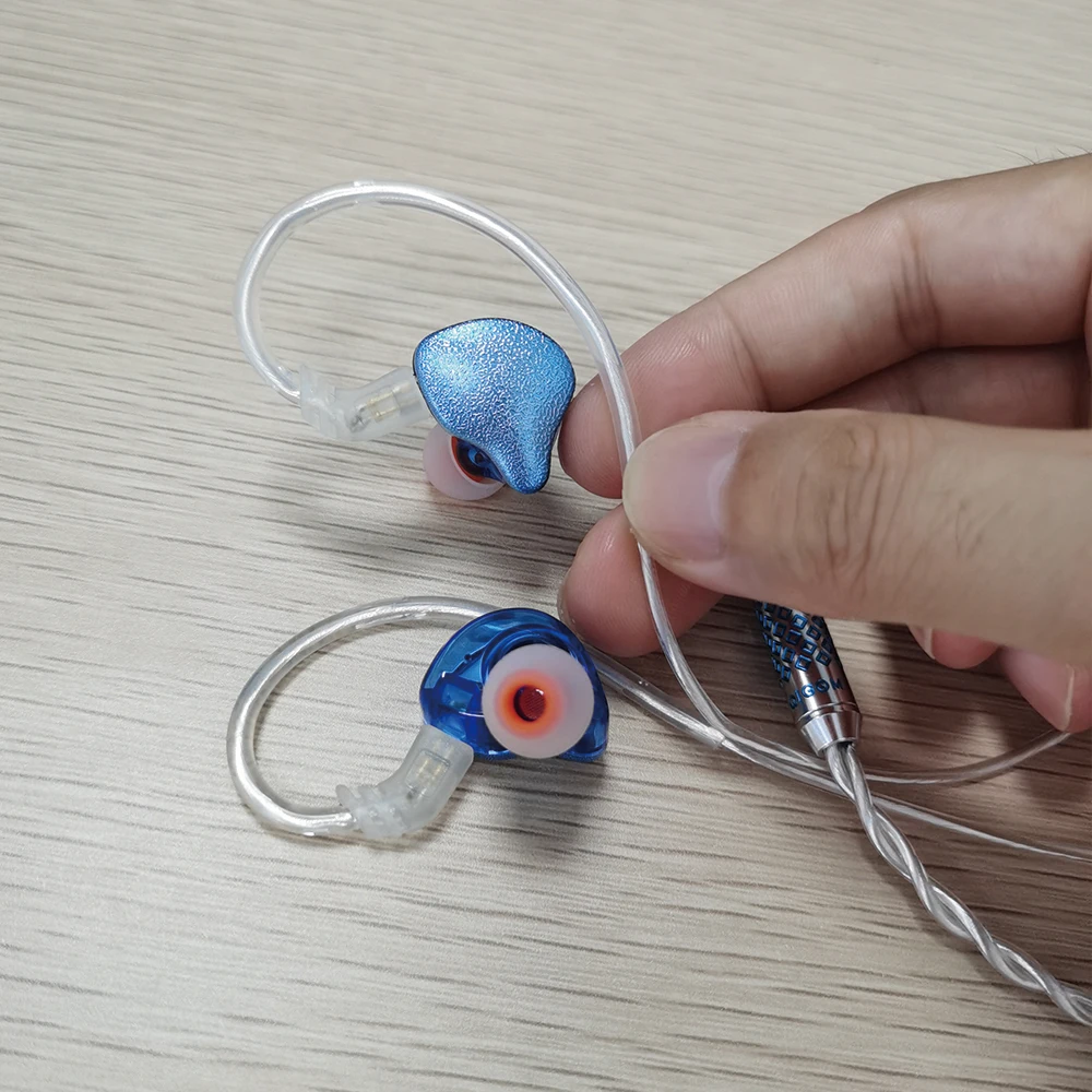 

Discover Pro Sound Excellence with ELFINEAR AeroTune Pro 0.78 2-Pin Detachable IEMs: Elevate Your Ultimate Music Journey