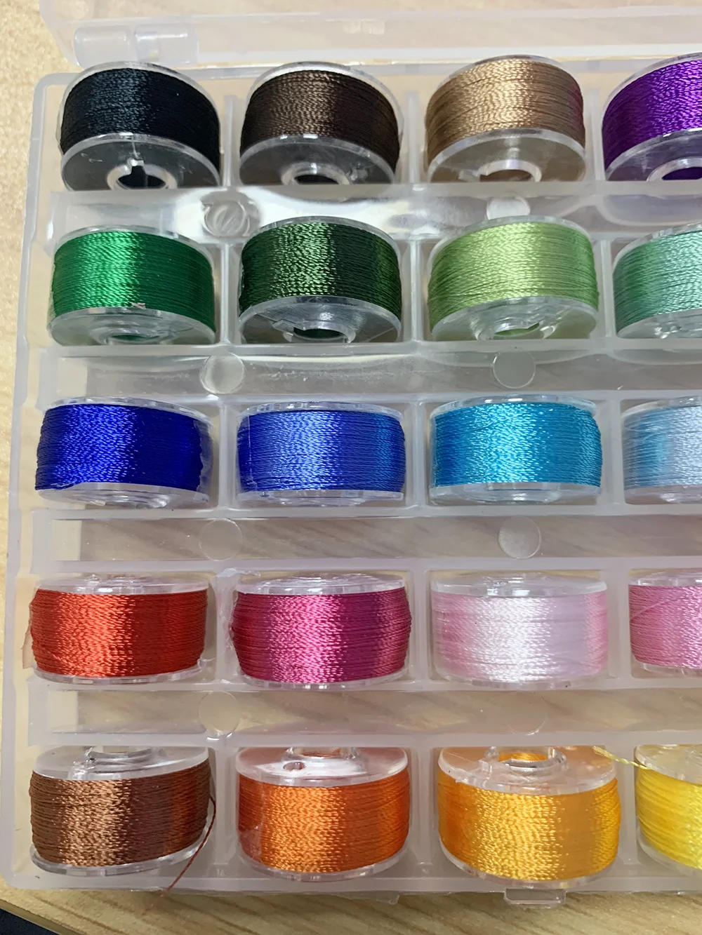 Description Picture 2 of itemRecommend 120d/2 Mercerized Embroidery Thread 25 Colors Glossy Ice Silk Thread Doll's Facial Features Embroidery Special Thread