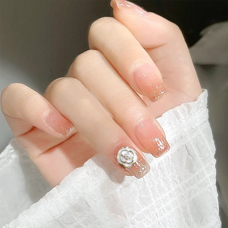 밝은 흰색 검은 다이아몬드 진주, 골드 에지, 동백 장미 꽃, 합금 네일 아트, 라인석 장식, 매니큐어 매력, 10 개
