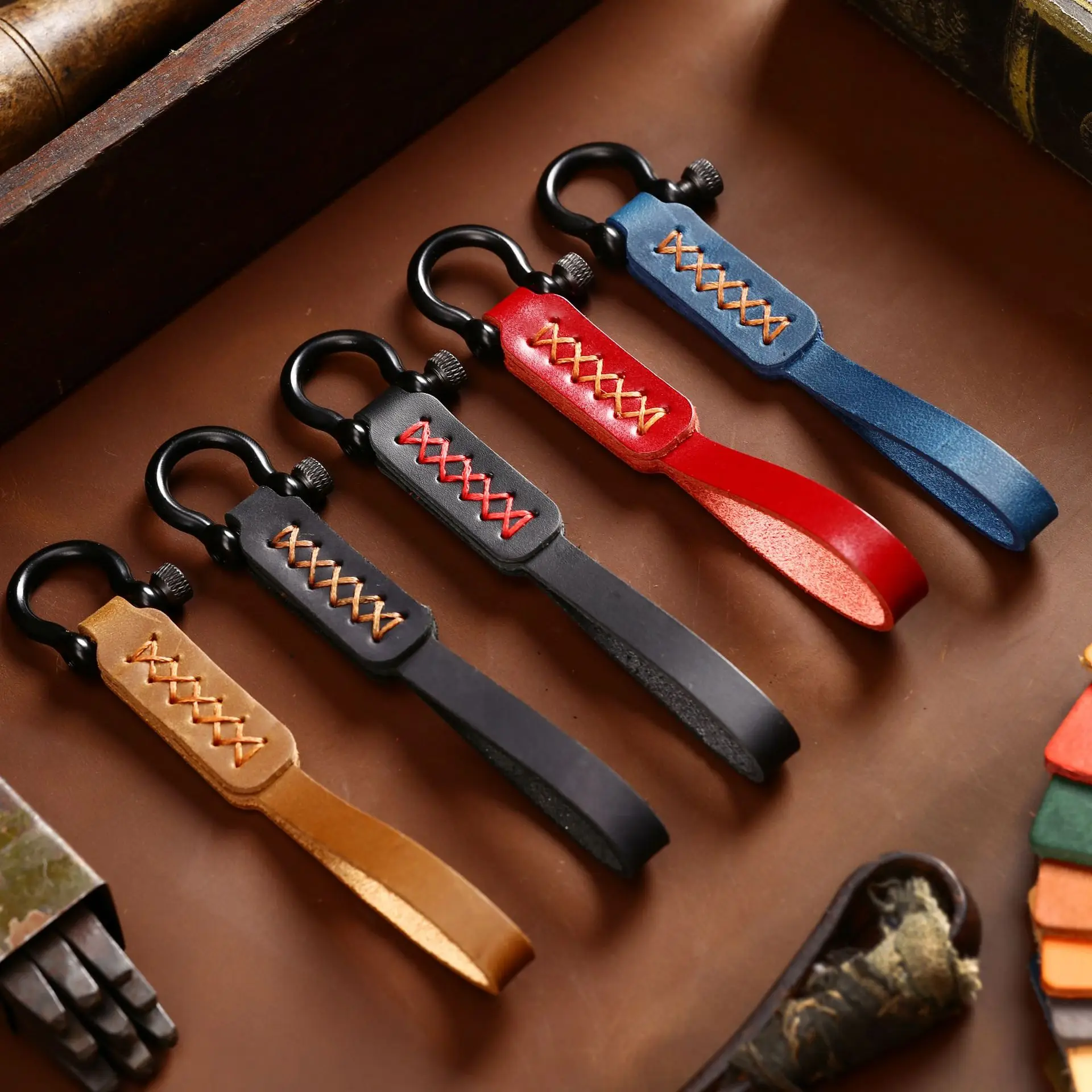 

Retro car keychain multifunctional leather long keychain gift box with leather keychain small gift