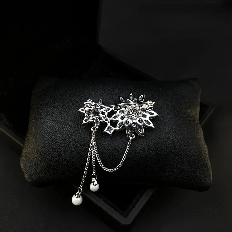 Special High-End Rhinestone Zircon Brooch Sunflower Tassel Corsage Coat Dress Pin Accessories Women's Flower Neckline Pins Gifts