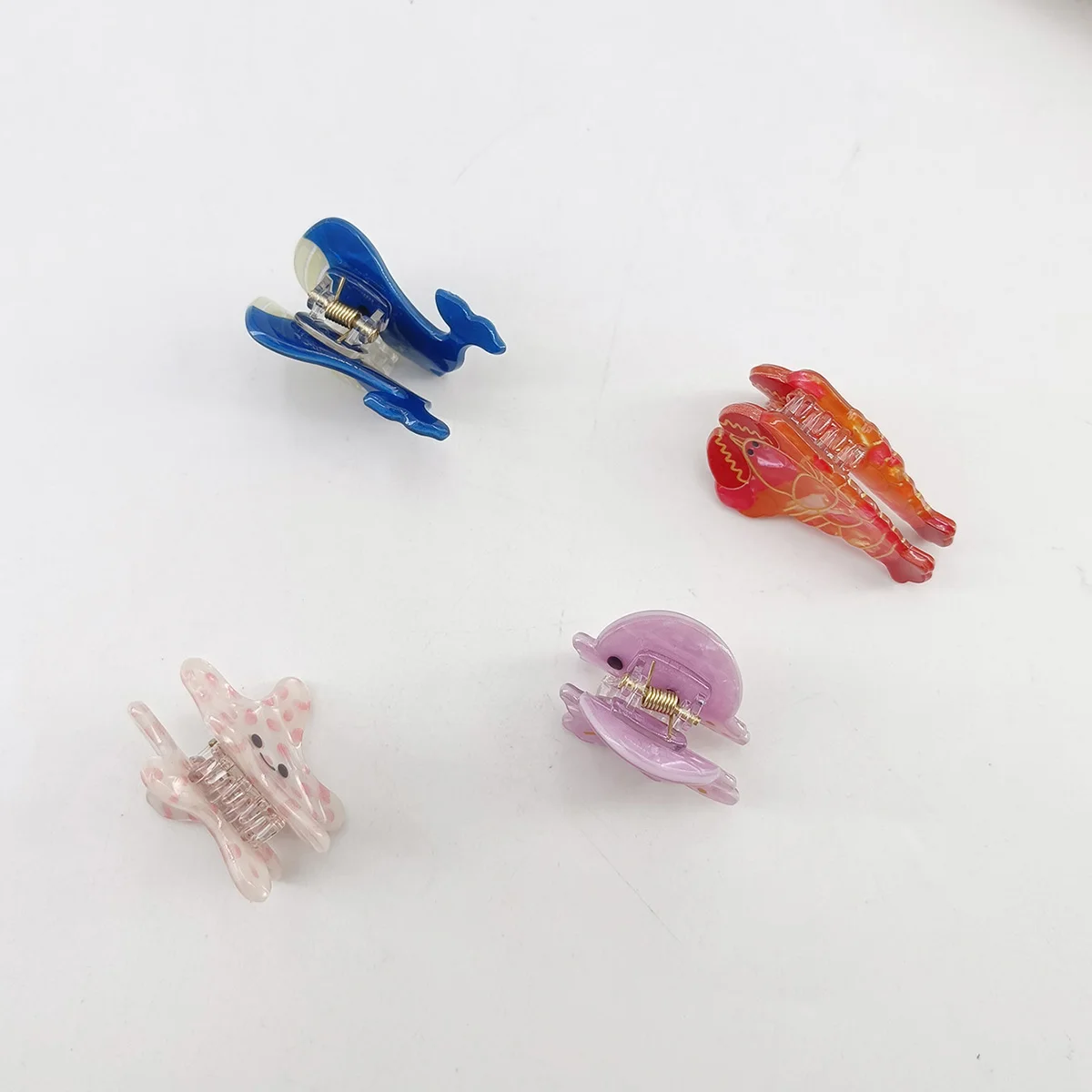Kleine, zarte, niedliche, hübsche Acetat-Haarspangen mit Cartoon-Motiven: Wal, Seepferdchen, Krabbe, Seestern – Haarclips für seitliche Ponyfransen, Damen-Haaraccessoires – Detail 5