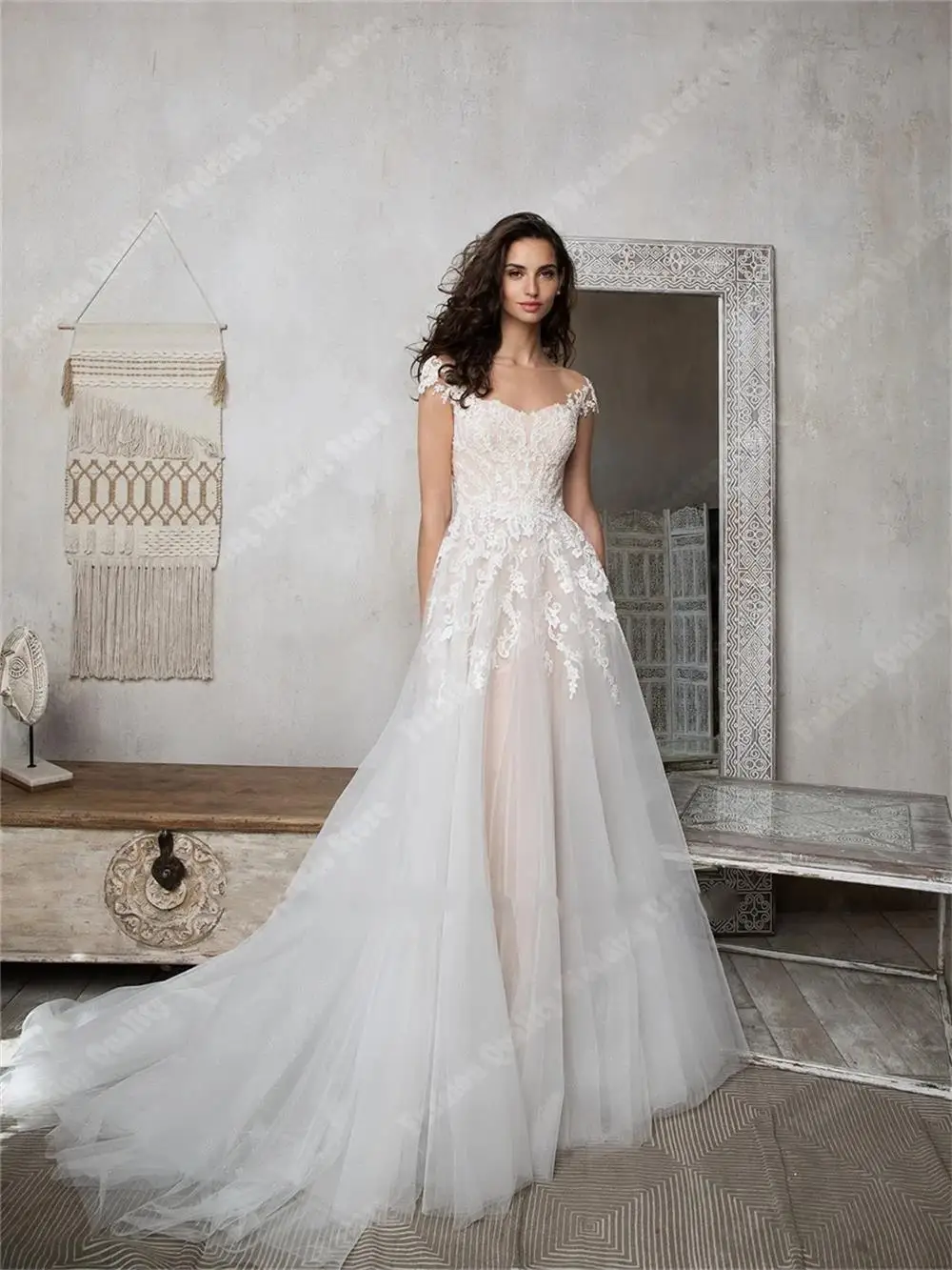 Рисунок 3 - Женское свадебное платье на бретельках It's yiiya