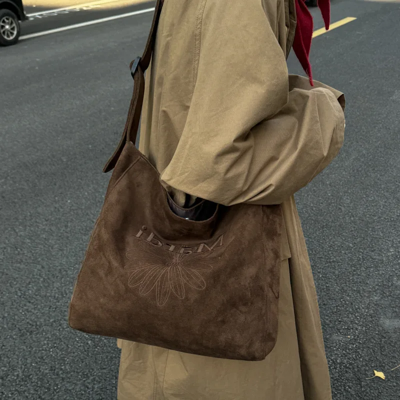 Large Capacity Tote Bag Autumn Winter New Fashion Commuter Shoulder Crossbody Bag Unique Textured Handbag