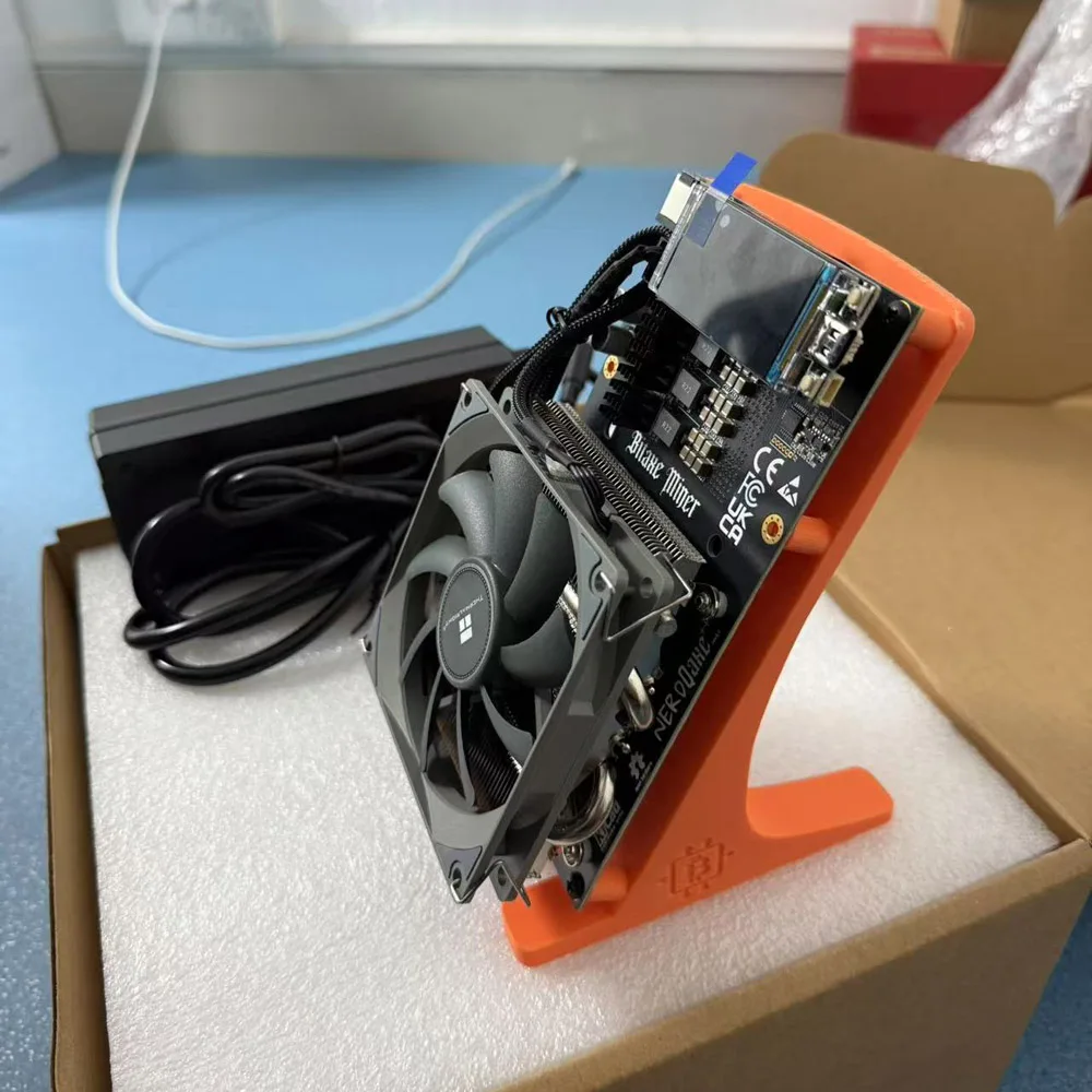 ICE製マイニングマシン　ビットコイン　 AL0 Asic Bitaxe NerdQaxe++ 4.8TH/s ビットコインマイナー 4個 BM1370