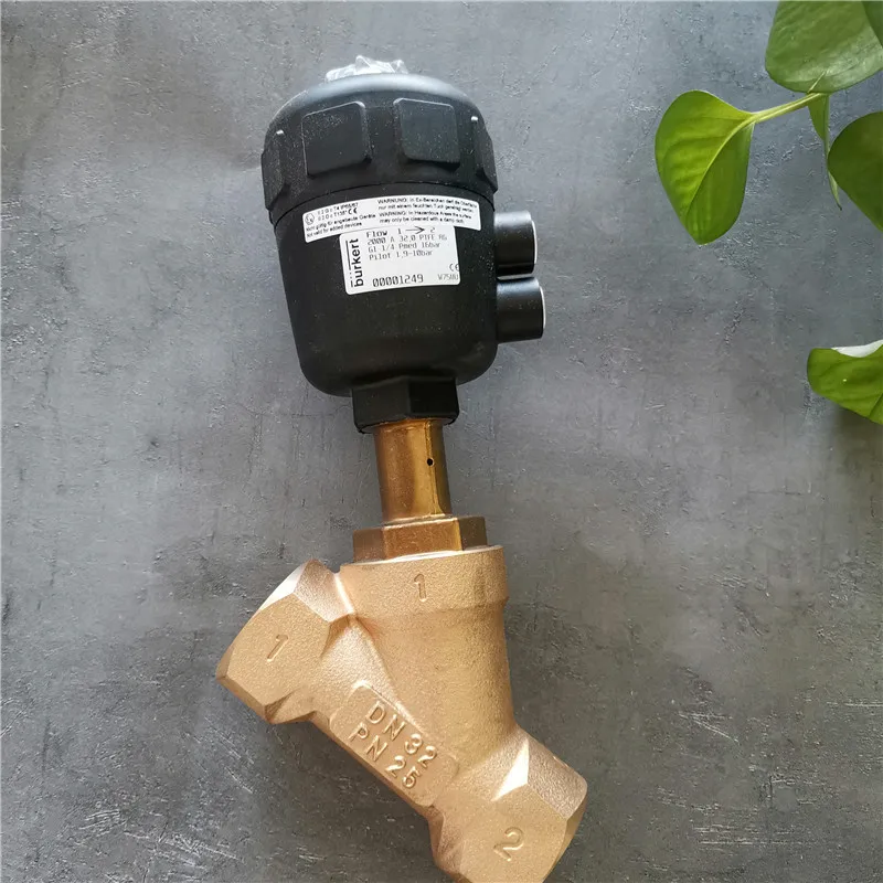 

Burkert Brass Angle Seat Valve DN32 PN25 G11/4 Gas Version 00001249 Spot 1249