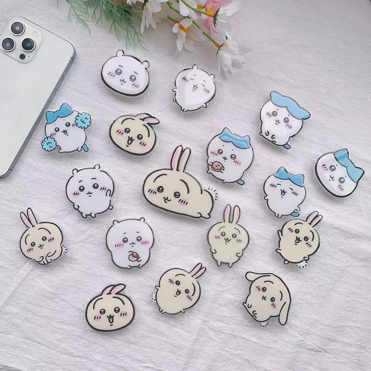 

Chiikawa Phone Holder Paste Cute Huqi Usage Anime Phone Accessories Cartoon Phone Handle Retractable Touch Decorative Gift