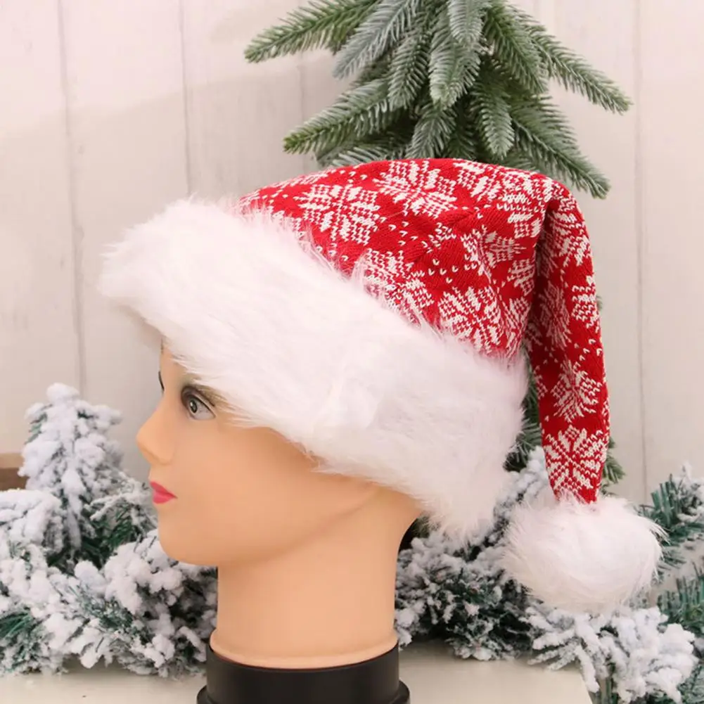 

This knitted hat adopts exquisite weaving technology, windproof and warm