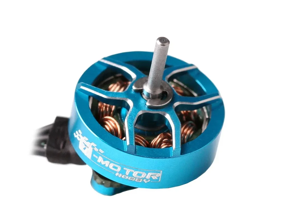 Ensemble de 4 moteurs brushless micro FPV 27000KV pour drone, présentés dans leur emballage d'origine.