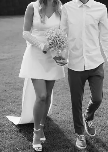 DREAM Customized Short Mini Satin V Neck Bridal Gown Large Bow Open Back Sleeveless Above Knee Length Wedding Party Dress 2025 photo review