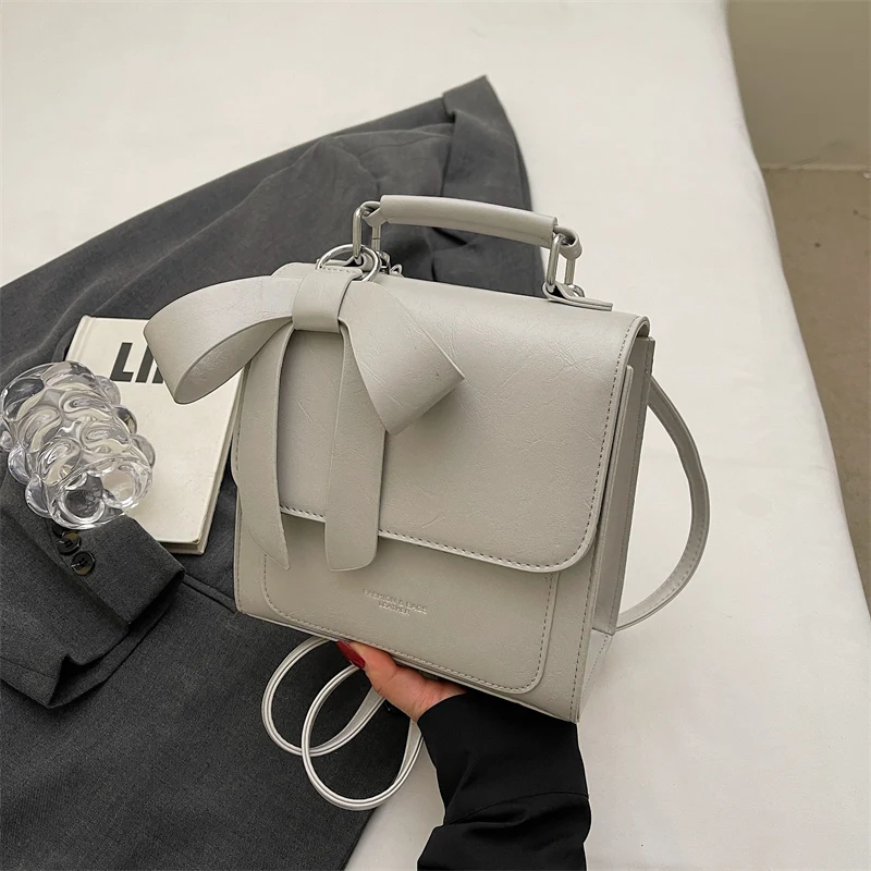 حقيبة ظهر كلاسيكية نسائية