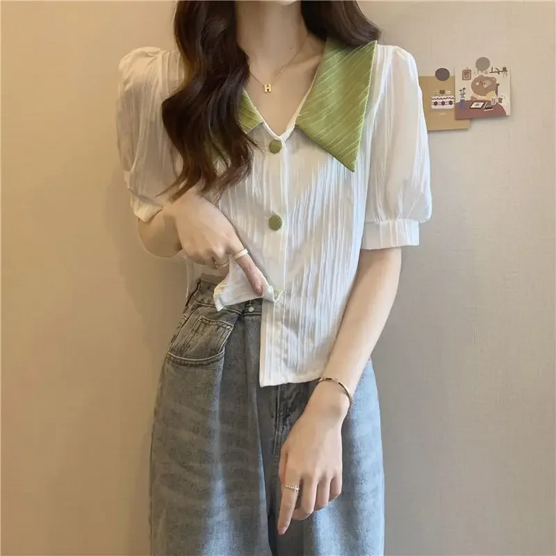 Koreanisches kontrastfarbenes Kurzarmhemd mit Puppenkragen für Frauen im Sommer, neues schickes Hemd-Design, süßes Nischenoberteil – Detail 18