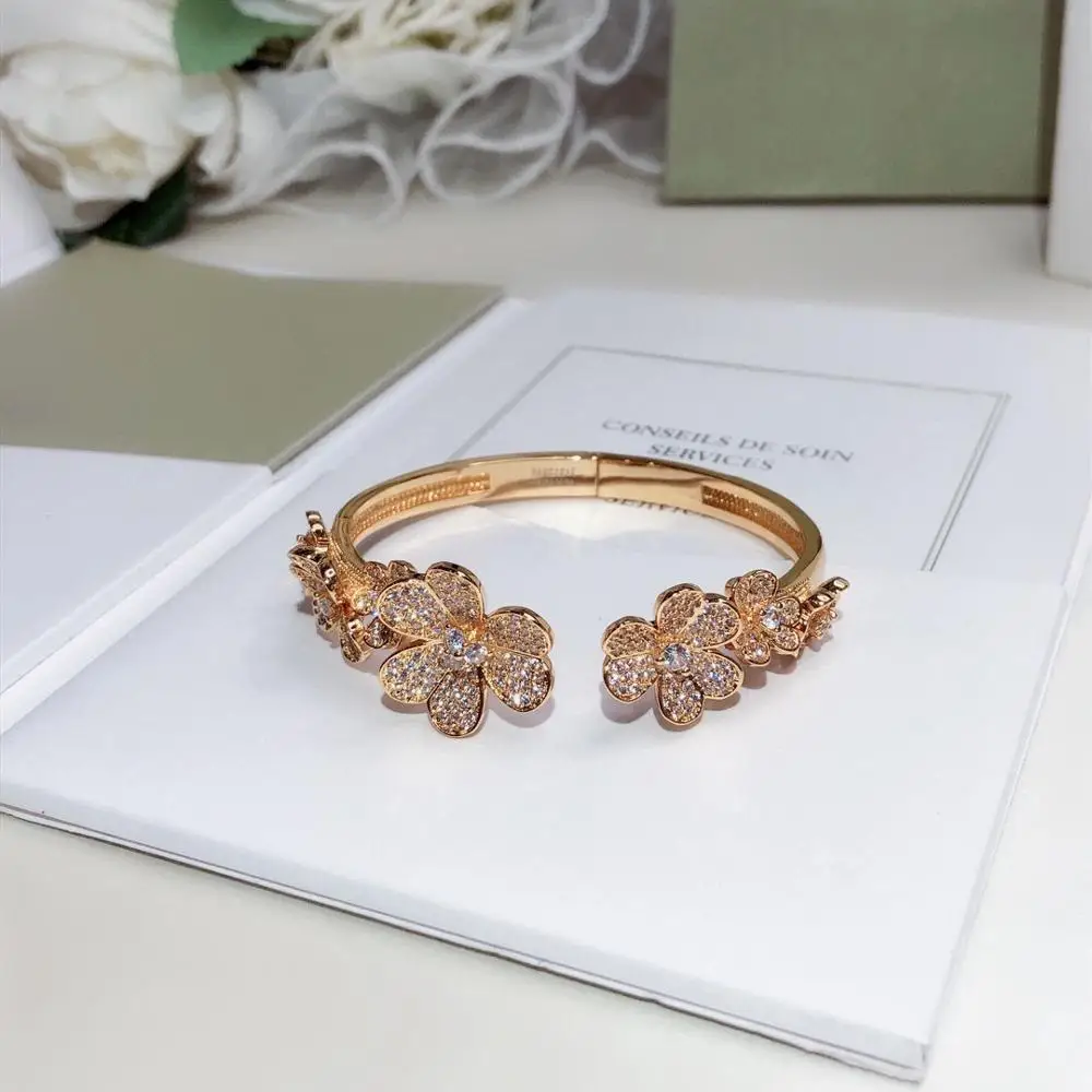 

2020 New Hot Brand Pure 925 Sterling Silver Jewelry For Women Gold Clover Bracelet Praty Wedding Jewelry Gold Flower Cuff Bangle