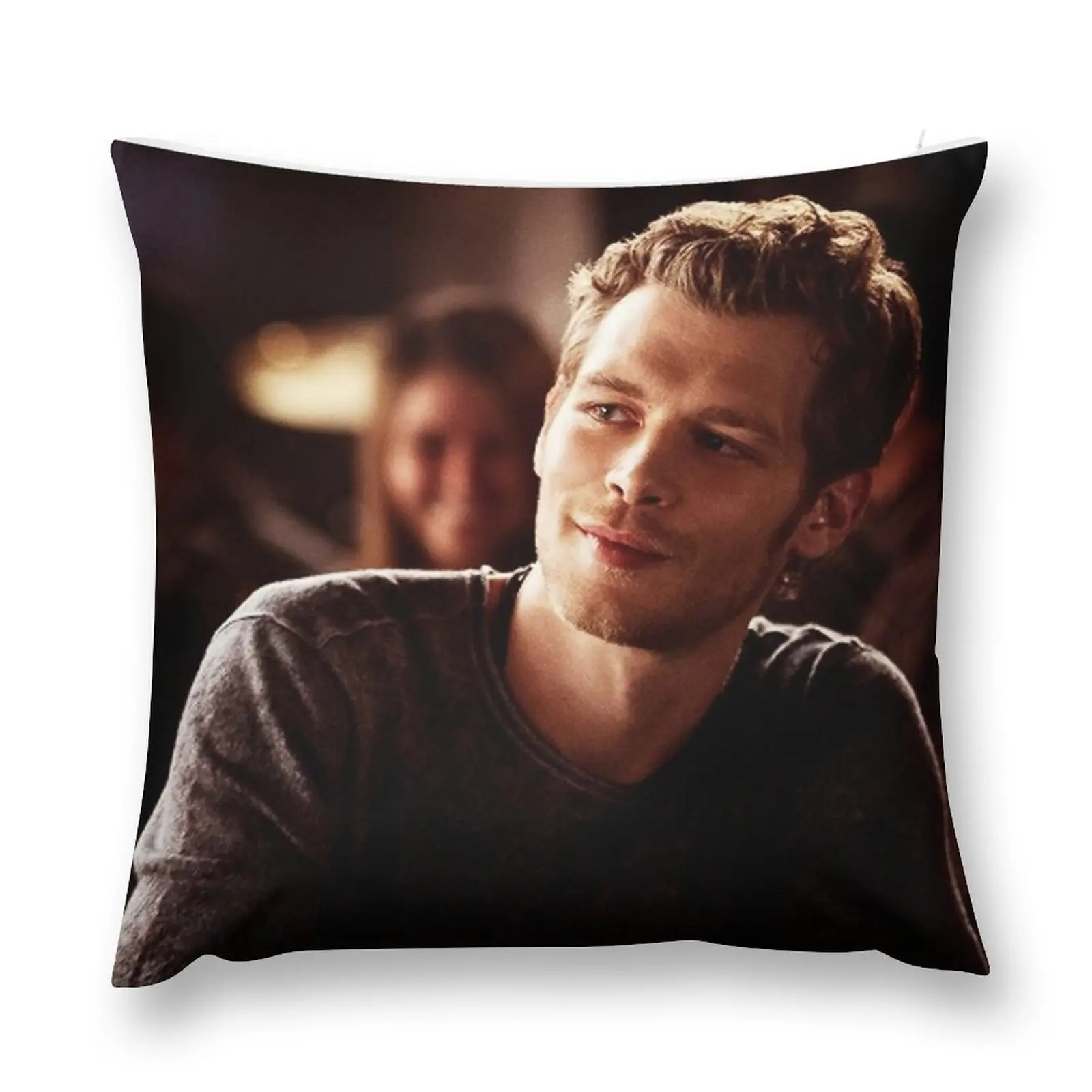 

Декоративные подушки kklou Mikaelson