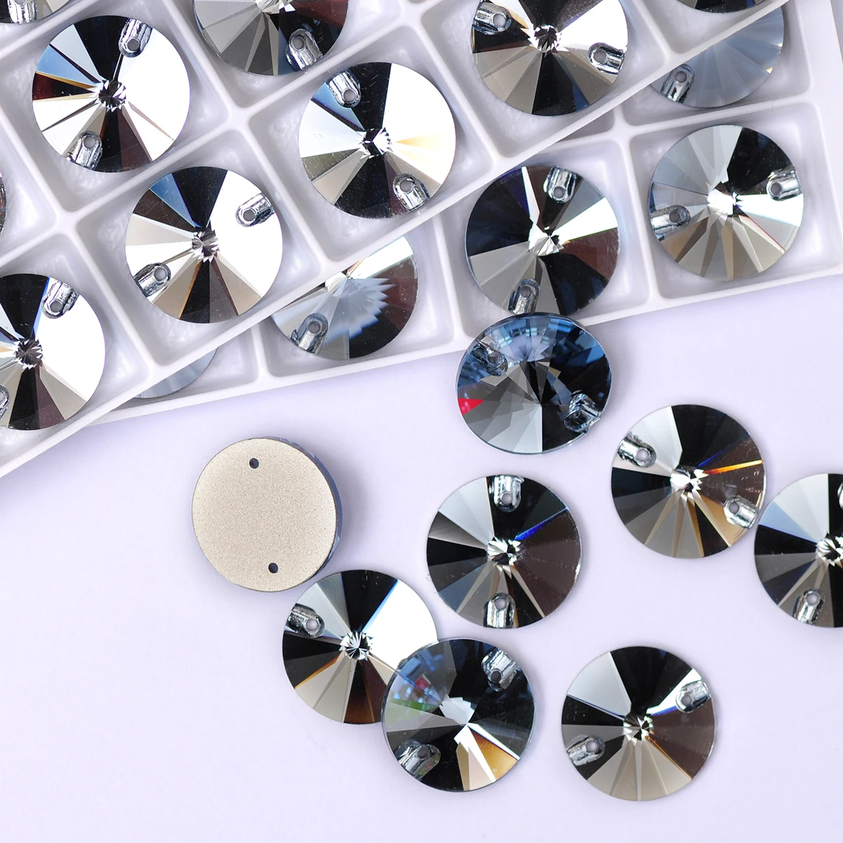 Forme De Rivoli En Gros Coudre Sur Des Cristaux En Verre De