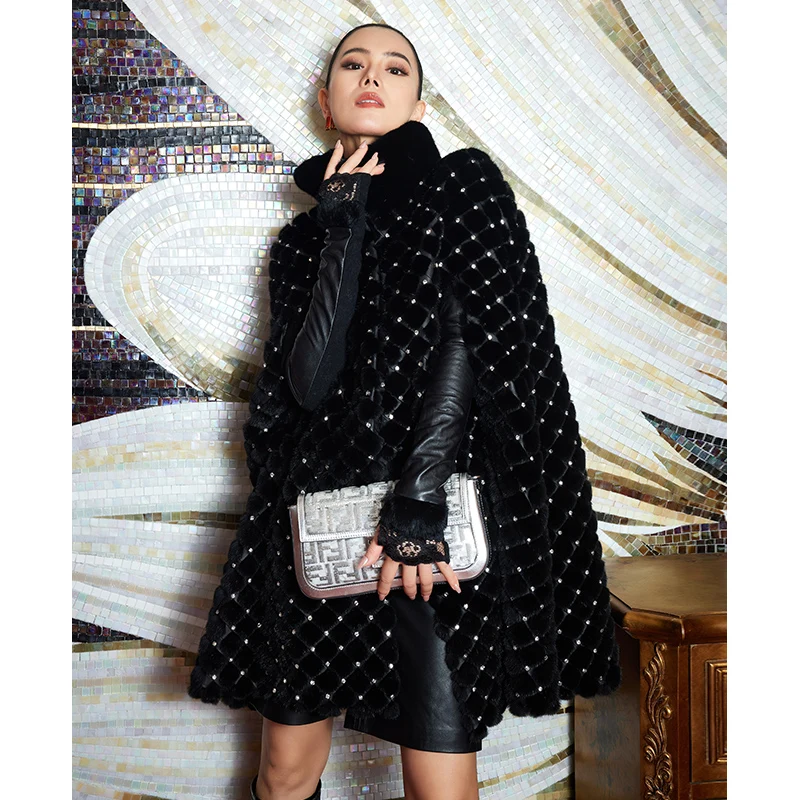 Рисунок 2 - Плащ 2223 из натурального норкового меха