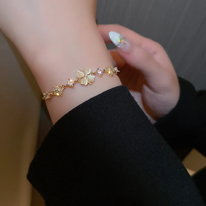 Fashion Delicate Four leaf Grass Gold Color Bracelets For Women