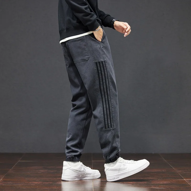 2023 The New Korean Version of Imitation Jeans Men's Fashion Brand Three Bar Design Harlan Pants Go with Loose Pants Jeans Print