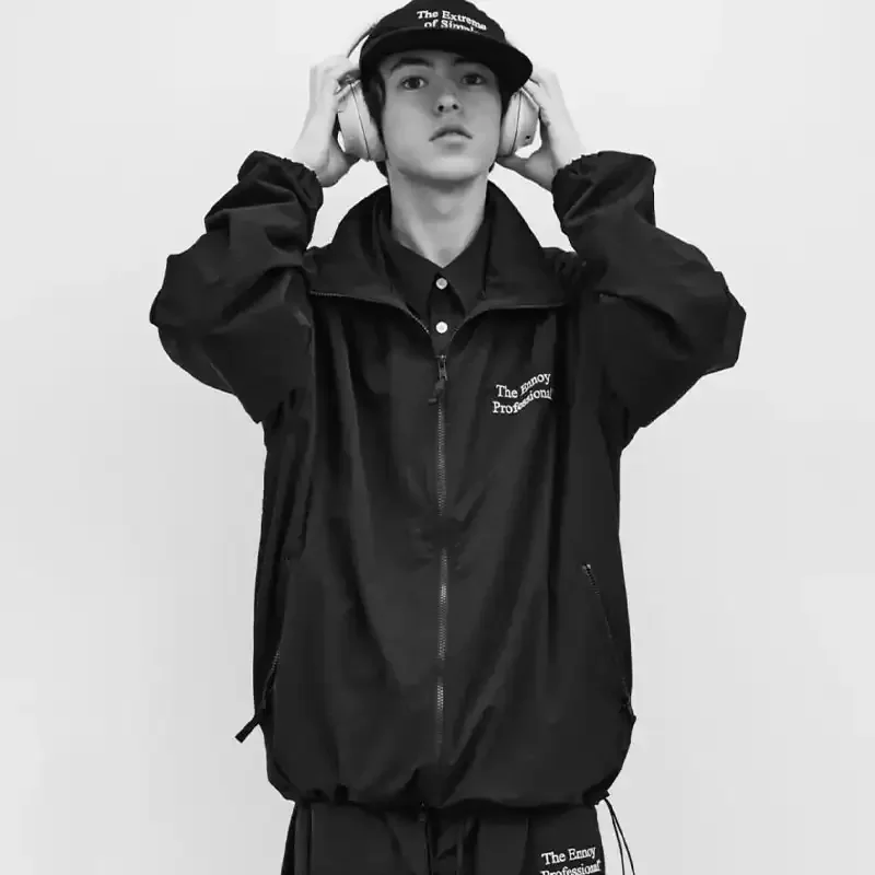 The Ennoy Profession lightweight stand-up collar sports thin