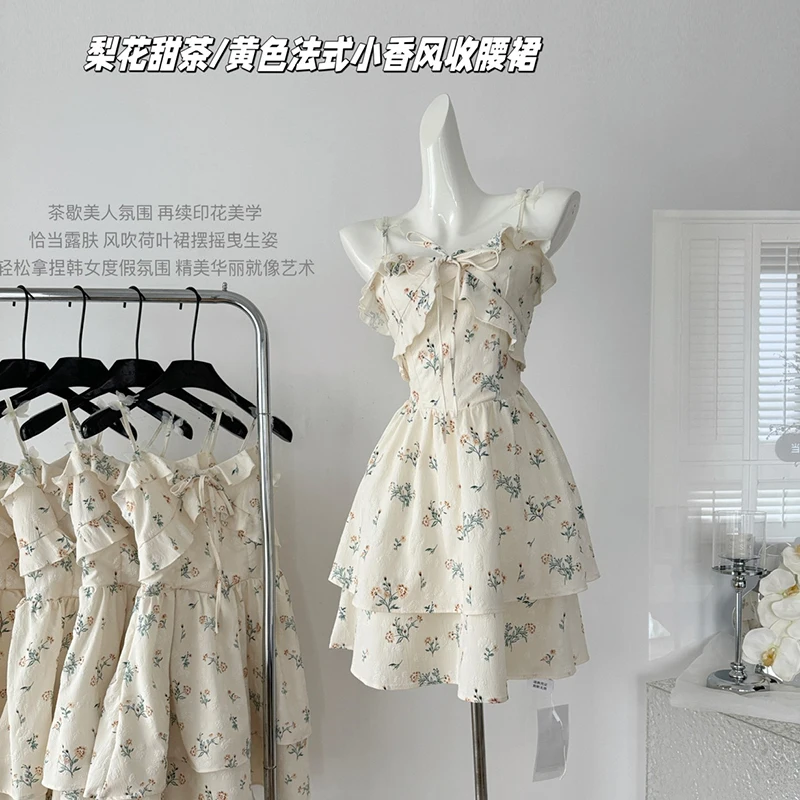 

Женское летнее платье-мини без рукавов