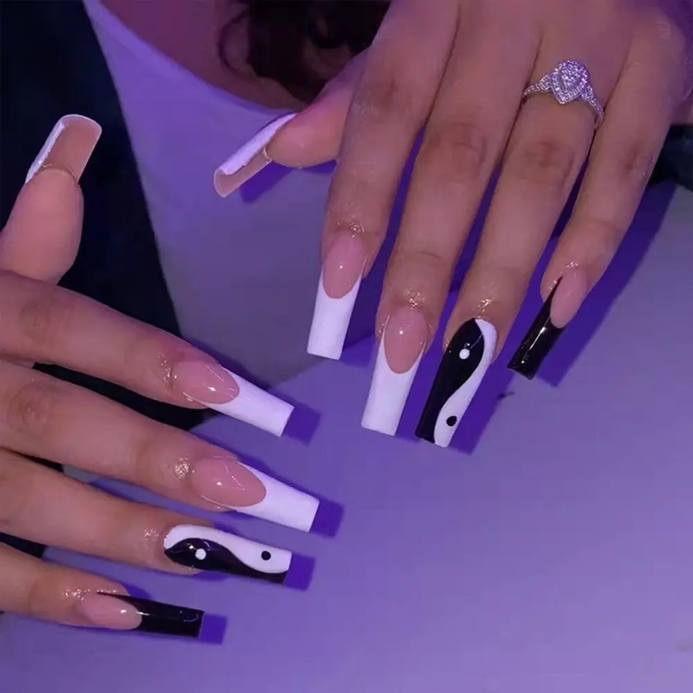 24pcs Press on Nails Punk Black White Patchwork Fire Pattern Long Coffin False Nails Ballerina Fake Nail Art Manicure Full Tips