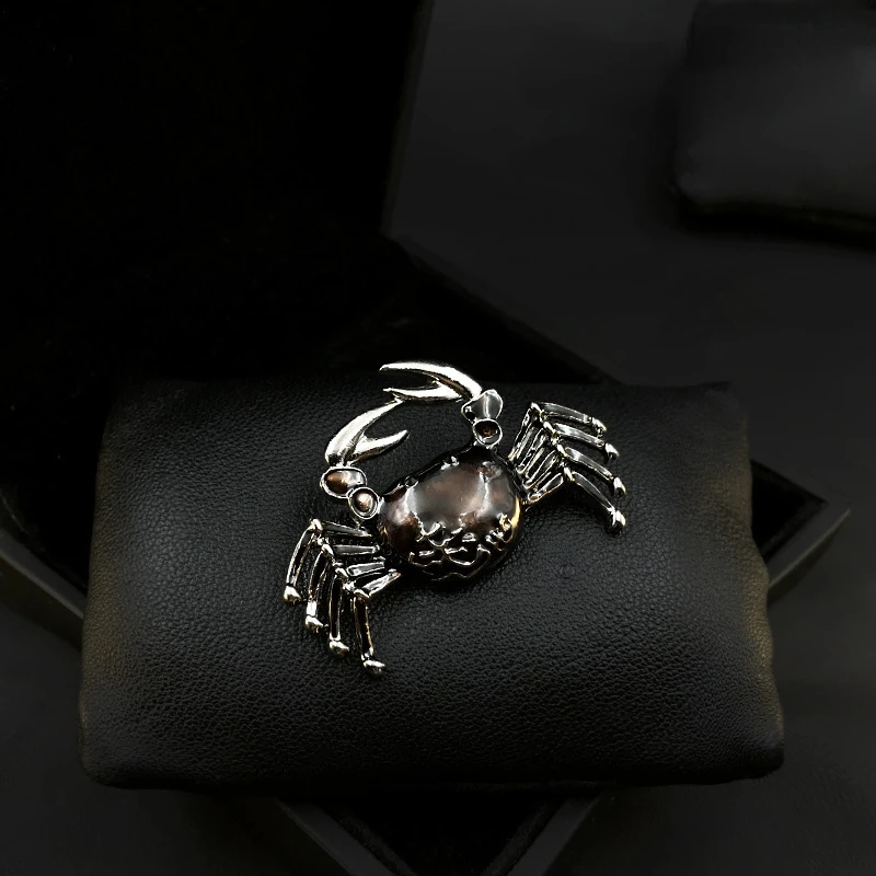High-End Crab Brooch Men and Women Elegance Retro Corsage Accessories Suit Coat Enamel Pin Small Cute Animal Pins Jewelry Gifts